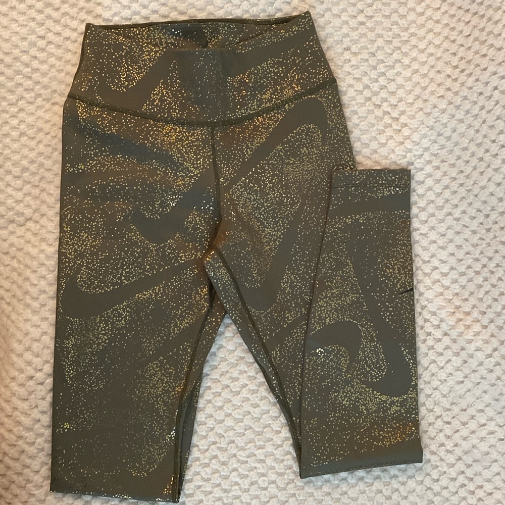 Nike leggings shinny gold swoosh